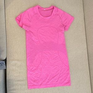 Lululemon tshirt